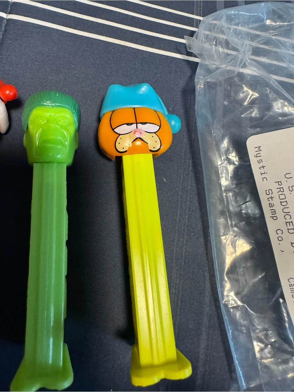 3 Vintage apex Candy Dispenser’s Hulk, Garfield, Santa Claus 👍👍👍